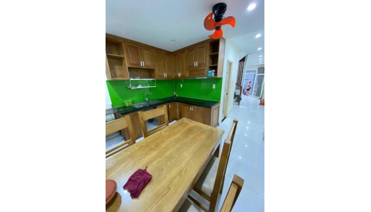 Bán Nhà An Dương Vương, Phường 14, Quận 6. DT 49m2 x 4 tầng (3.5 x 14).
Giá 6 tỷ TL .