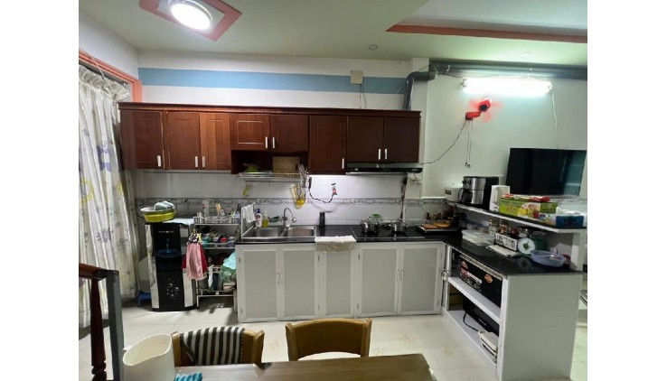 Bán Nhà Nguyễn Văn Luông, Phường 12, Quận 6. DT 55m2 x 2 tầng (4 x 14).
Giá 6.4 tỷ TL.