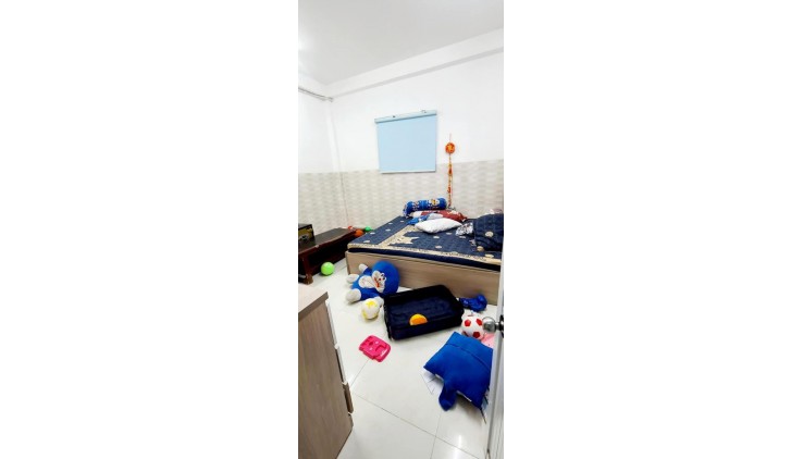 Bán Nhà Tỉnh lộ 10, Bình Trị Đông, Bình Tân. DT 96m2 nhà C4 (4.1 x 24).
Giá 5.85 tỷ TL.