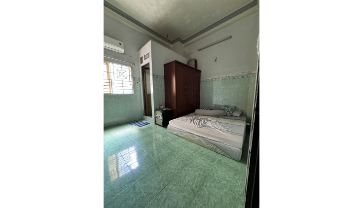 Bán Nhà An Dương Vương( số 33), Phường 10, Quận 6. DT 54m2 x 4 tầng (4 x 14).
Giá 9.35 tỷ TL.