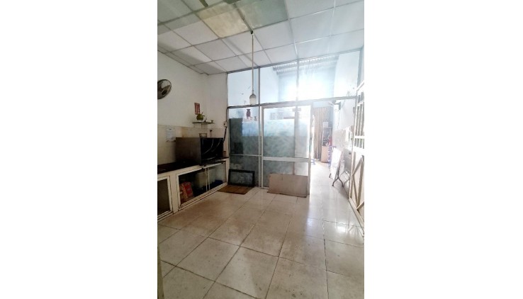 Bán Đất Tặng Nhà Hồ Học Lãm, Phường An Lạc, Bình Tân. DT 89m2 x 1 tầng (4.2 x 22).
Giá 4.1 tỷ TL.