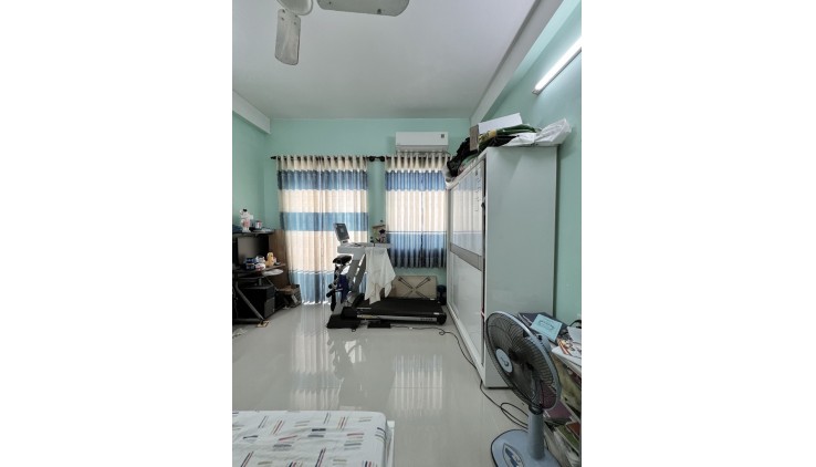 Bán Nhà Tỉnh lộ 10, Bình Trị Đông, Bình Tân. DT 96m2 nhà C4 (4.1 x 24).
Giá 5.85 tỷ TL.