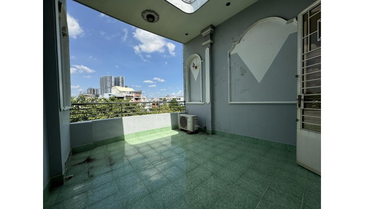 Bán Nhà An Dương Vương( số 33), Phường 10, Quận 6. DT 54m2 x 4 tầng (4 x 14).
Giá 9.35 tỷ TL.