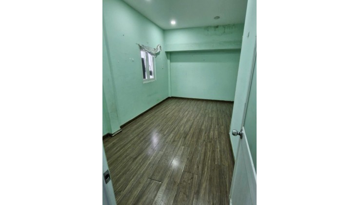 Bán Nhà HXH Phạm Văn Chí, Phường 8, Quận 6. DT 44m2 x 3 tầng (4 x 11).
Giá 6.75 tỷ TL.