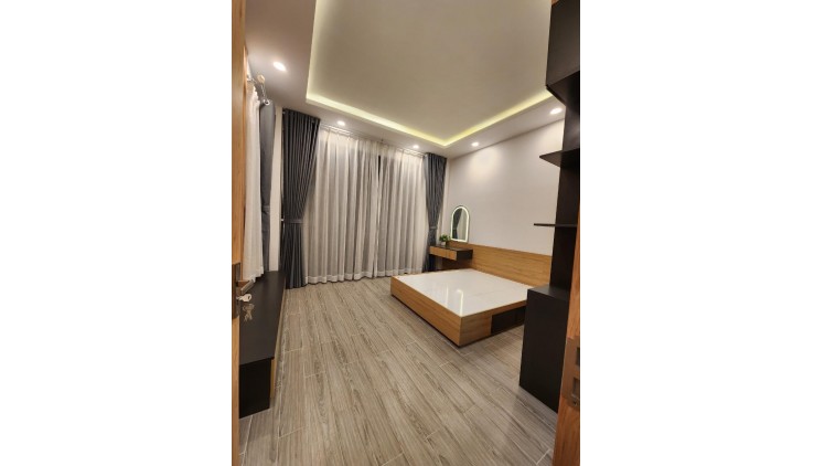 Bán Nhà Nguyễn Quý Yêm, P. An Lạc. Bình Tân. DT 67.3m2 x 4 tầng (4 x 17.2).
Giá 5.6 tỷ TL.