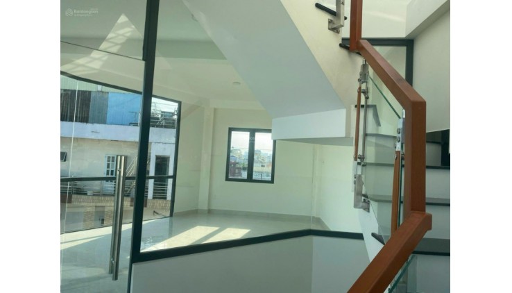 Hot! Bán nhà Trần Kế Xương DT: 20x18 (360m2) - 5T + ST + sân ô tô - giá 30 tỷ - HĐT 134 triệu/tháng