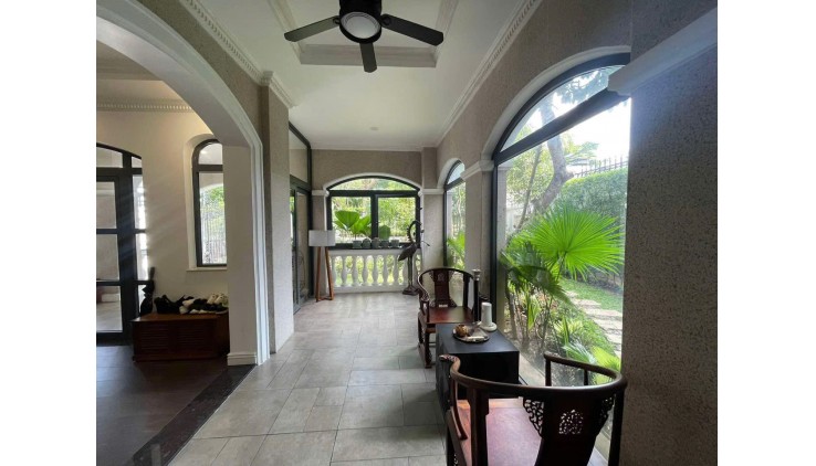 Bán biệt thự đẳng cấp view sông Quận 7, 370m2,8PN, hầm, chỉ 86 tỷ