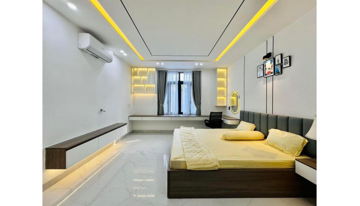 NHÀ ĐẸP THỦ ĐỨC - 105M2 - SÂN ĐỂ ÔTÔ 7 CHỖ - PHONG CÁCH HIỆN ĐẠI TRẺ TRUNG