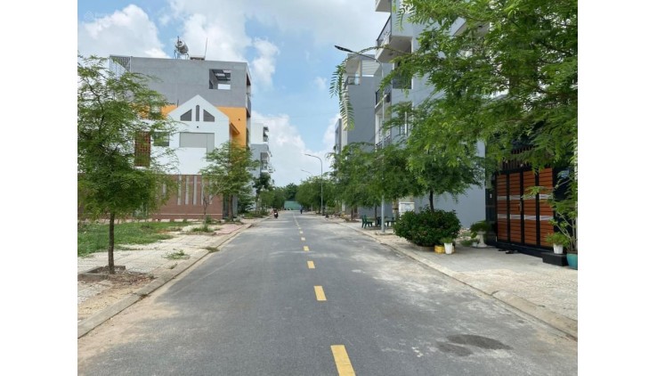 Bán lô đất đối diện công viên sau lưng chợ đầu mới thủ đức, gần ngã tư bình phước