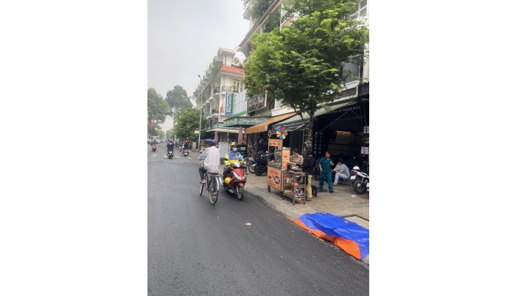 *Quận 5-Bán Nhà Hẻm thông-Ôtô Tận Cửa Ngay Trần Bình Trọng-Trần Phú(4.5X14.5) 11Tỷ