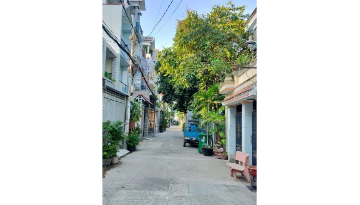 Bán Nhà Phùng Tá Chu, An Lạc A, Bình Tân.DT 60m2 x 2 tầng (3.5 x 18).
Giá 5.55 tỷ TL .