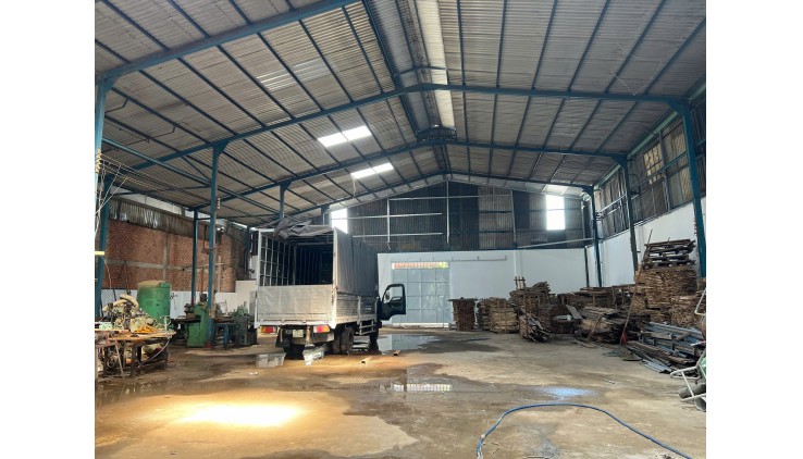 Cho thuê kho xưởng đẹp 900m2 mặt tiền Quốc Lộ 1A, P. An Phú Đông, Q.12, Giá là 75 triệu
