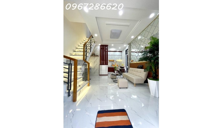 Bán nhà Nguyễn Văn Khối, 4x9m, full nội thất cao cấp, giá nhỉnh 3.x tỷ