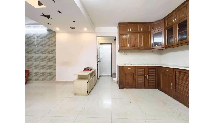 5.45 TỶ - KV. LÊ VĂN SỸ PHÚ NHUẬN – HẺM TRƯỚC NHÀ 6M – 4 TẦNG 3 PN – 20M RA MẶT TIỀN TRẦN HỮU TRANG (NỞ HẬU VUÔNG ĐẸP)