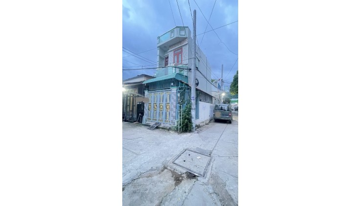 Chỉ cần hơn  2 tỷ xíu là đã sở hữu được căn góc 2 tầng , đường ô tô quay đầu, shr, bhhB, btân.