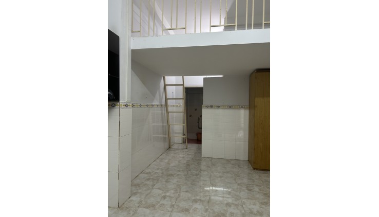 CHO THUÊ PHÒNG +GÁC LỬNG GIÁ RẺ ĐỐI DIỆN UBND Q.BÌNH THẠNH, GẦN ĐH MỸ THUẬT P.3