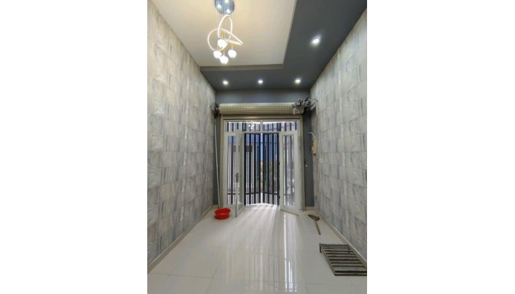 Hẻm xe hơi , cách 3 căn ra mặt tiền đường tuệ tĩnh . thông ra lê đại hành , gần cổng chào đầm sen , ngay khu trung tâm Quận 11 DT 36m2 ngang 4 dài 9
