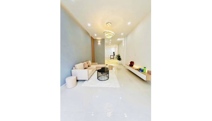 NHÀ ĐẸP LUNG LINH VÀO Ở NGAY - Q THỦ ĐỨC - HẺM XE HƠI - CHỈ 6,3 TỶ.