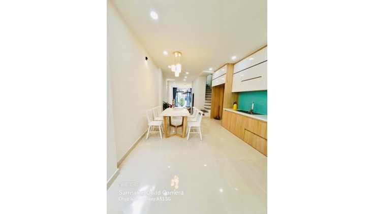 NHÀ ĐẸP LUNG LINH VÀO Ở NGAY - Q THỦ ĐỨC - HẺM XE HƠI - CHỈ 6,3 TỶ.