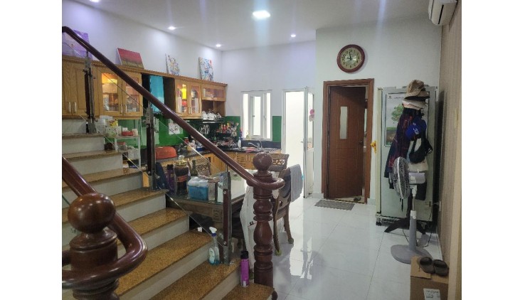 BÁN GẤP TÒA NHÀ KINH DOANH PHỨC HỢP THU NHẬP CỰC KHỦNG, QUẬN 12