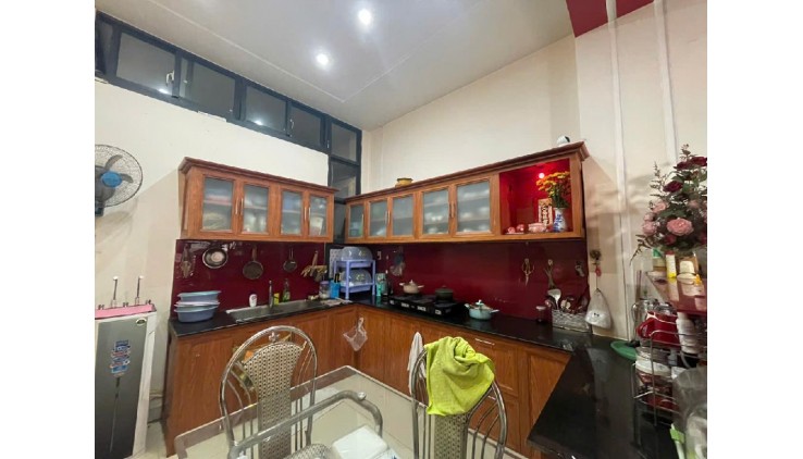 BÁN NHÀ HXT , TĂNG NHƠN PHÚ B QUẬN 9, DT65M2, NHỈNH 4T , BTCT, 3 TẦNG 3 PN, SỔ VUÔNG HOÀN công