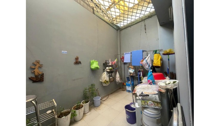 BÁN NHÀ HXT , TĂNG NHƠN PHÚ B QUẬN 9, DT65M2, NHỈNH 4T , BTCT, 3 TẦNG 3 PN, SỔ VUÔNG HOÀN công
