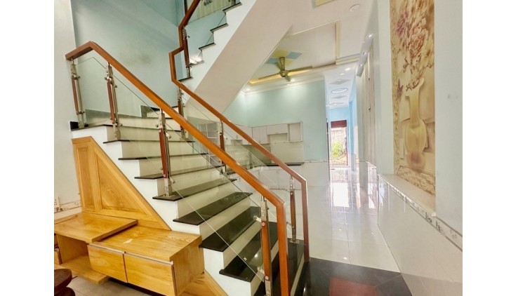 BÁN NHÀ TĂNG A QUẬN 9, HXH,  4T NHỈNH, FULL TIỆN ÍCH DT 80M2 NGANG 6M,