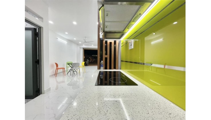 Mặt tiền Nguyễn Kiệm, Phường 3, Ngay Bệnh Viện 175. Nhà Trệt, 2 Lầu, chỉ 6.6 tỷ
