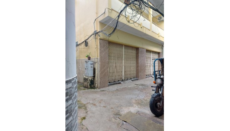 Chủ gửi bán đất tặng nhà . tổng dt 31m2 trung tâm quận 10 điện biên phủ , tiện xây mới hẻm sạch đẹp sát mặt tiền ĐBP. ngay bùng binh lý thái tổ .
