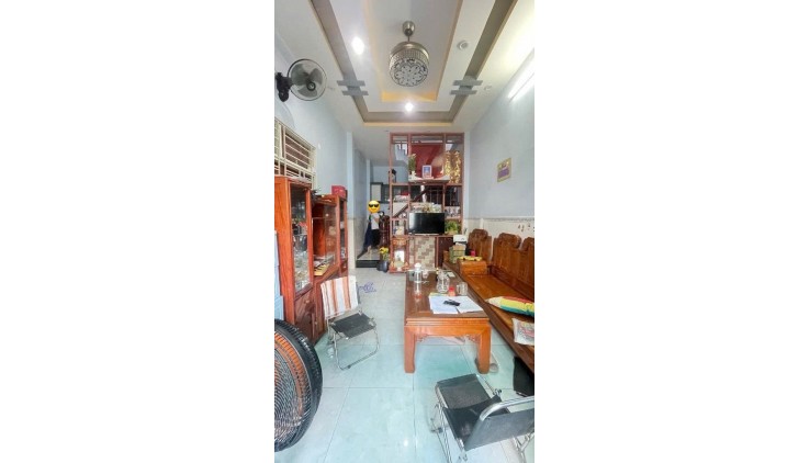 Chỉ cần hơn  2 tỷ xíu là đã sở hữu được căn góc 2 tầng , đường ô tô quay đầu, shr, bhhB, btân.