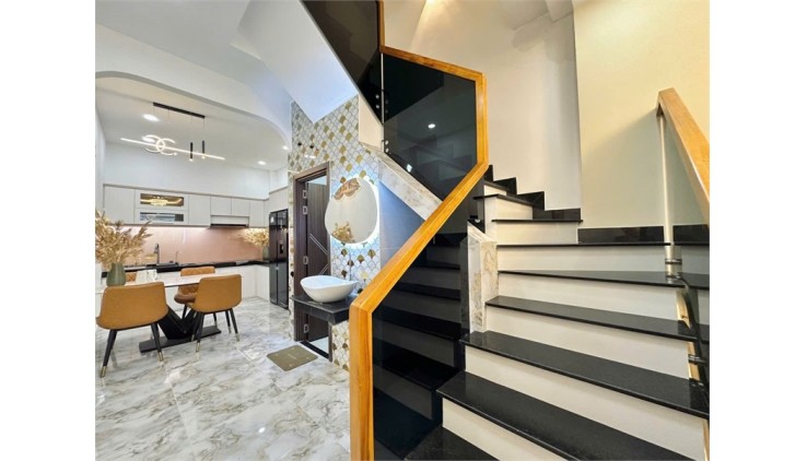 Nhà Phố Nguyễn Du, Gần CityLand Phường 7, Gò Vấp, chỉ 5.95 tỷ