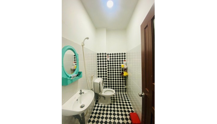Bán nhà HXH Phạm Thế Hiển, phường 7, Quận 8, 3 lầu, 48m2, 4PN, không quy hoạch chỉ 4.4 tỷ