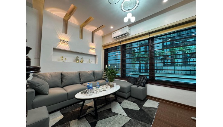 Nhà MT Kinh doanh Nguyễn Tư Nghiêm, 92m2, 4 tầng , 4x23m, nhà đẹp 5PN , đẹp kiên cố