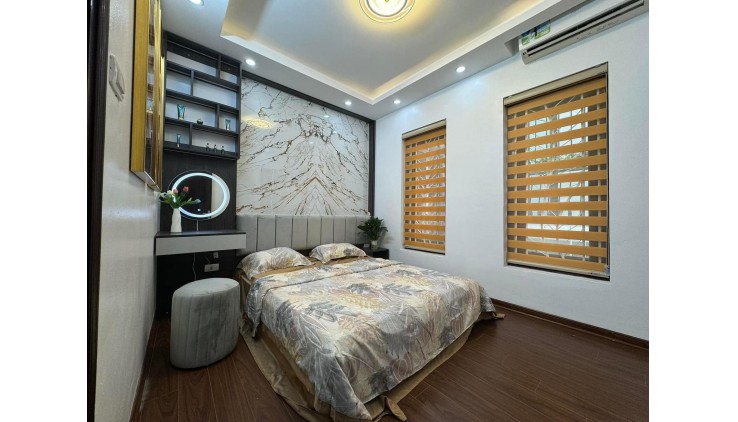 Nhà MT Kinh doanh Nguyễn Tư Nghiêm, 92m2, 4 tầng , 4x23m, nhà đẹp 5PN , đẹp kiên cố