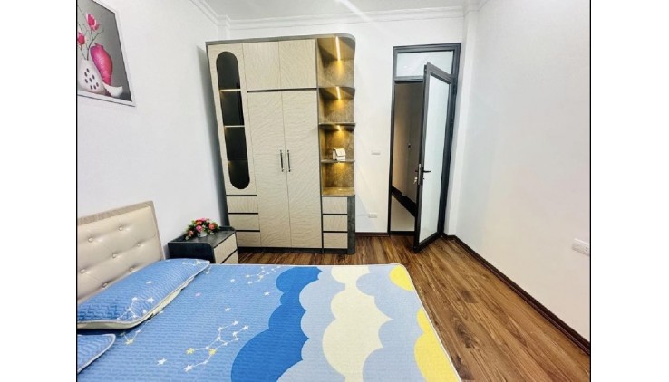 Nhà Bạch Đằng , P.24, 100m2 sd, 8PN,HXH, DT 35 tr / tháng