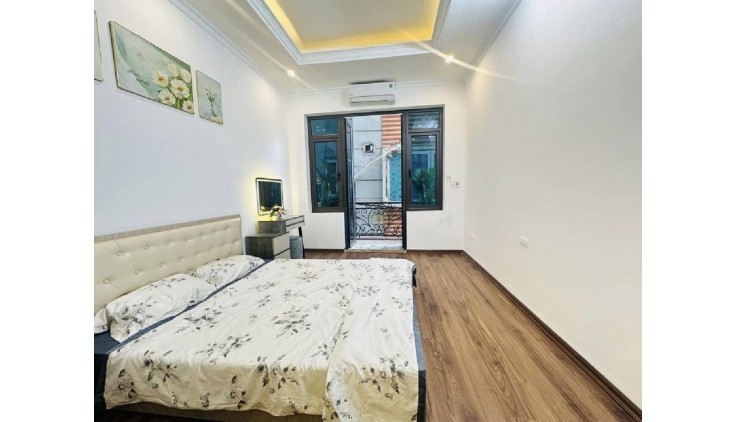 Nhà Bạch Đằng , P.24, 100m2 sd, 8PN,HXH, DT 35 tr / tháng