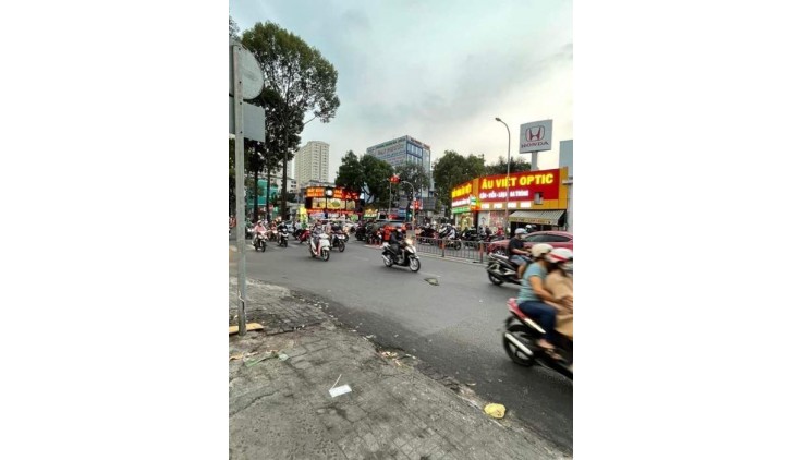 3 TẦNG MẶT TIỀN ĐƯỜNG LÝ THƯỜNG KIỆT, QUẬN 10, KHU ĐÔNG ĐỨC MAU BÁN  GÍA: 18.8 tỷ.