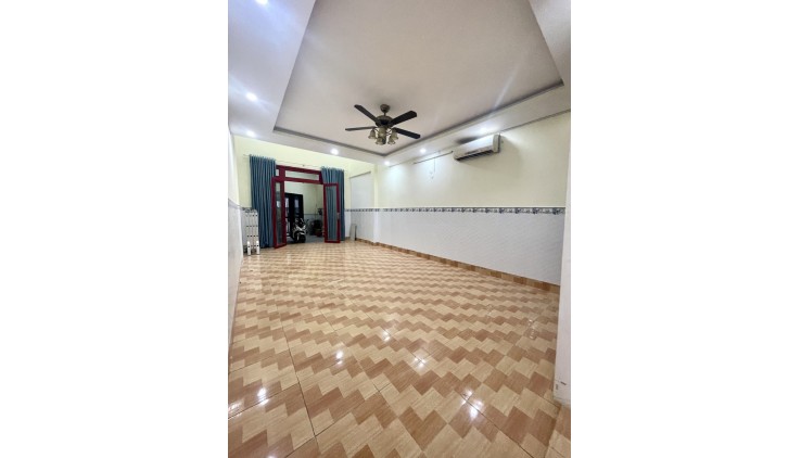 CHỈ 4.65 TỶ, 76M2 NHÀ 2 TẦNG NGANG 4.7 NỞ HẬU 8M DÀI 15M, NHÀ MỚI Ở NGAY, CÁCH PHẠM VĂN ĐỒNG 50M.