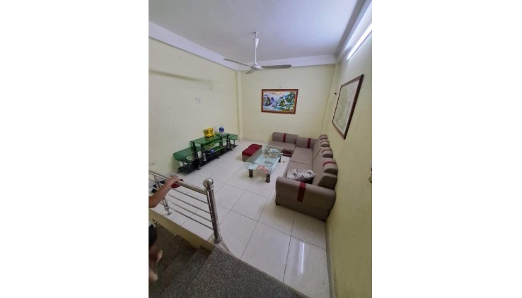 Nhà 2 tầng, đối diện Vinhomes, HXH , 85m2, không QH, gần MT