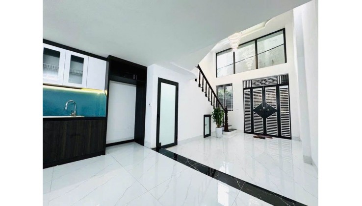 NHà MT gần Đỗ Xuân Hợp, 90m2, 3 tầng , 4 PN,tặng NT, Sổ vuông A4