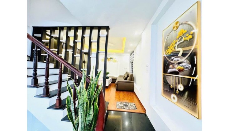 NHà MT gần Đỗ Xuân Hợp, 90m2, 3 tầng , 4 PN,tặng NT, Sổ vuông A4
