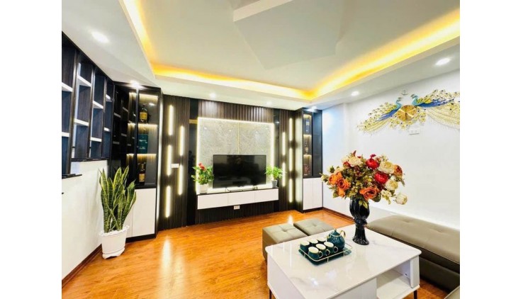 NHà MT gần Đỗ Xuân Hợp, 90m2, 3 tầng , 4 PN,tặng NT, Sổ vuông A4
