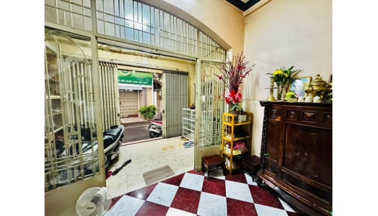 Mặt Tiền Trần Hữu Trang Quận Phú Nhuận Phường 11 .
