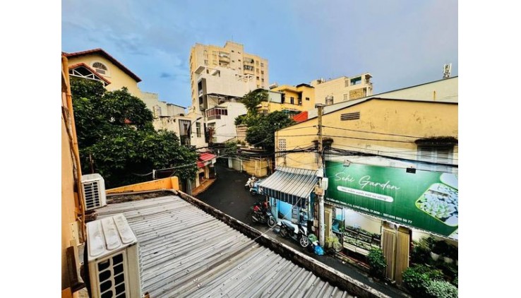 Mặt Tiền Trần Hữu Trang Quận Phú Nhuận Phường 11 .