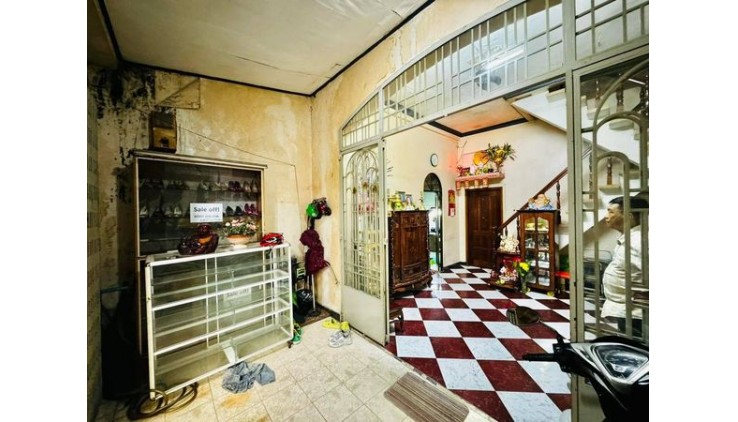 Mặt Tiền Trần Hữu Trang Quận Phú Nhuận Phường 11 .