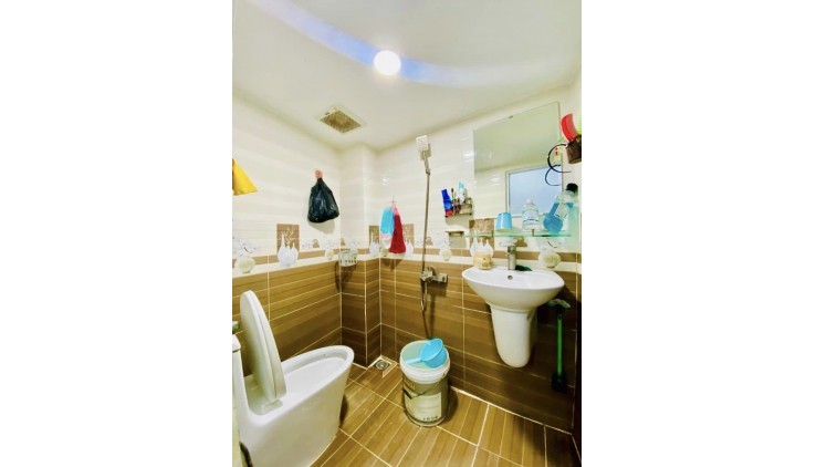 CẠNH AEON TÂN PHÚ - HẺM 1/ 4C ĐỖ CỬA - 45M 2 TẦNG 3 PHÒNG NGỦ NHỈNH 3 TỶ TL