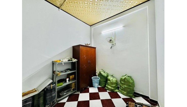 Mặt Tiền Trần Hữu Trang Quận Phú Nhuận Phường 11 .
