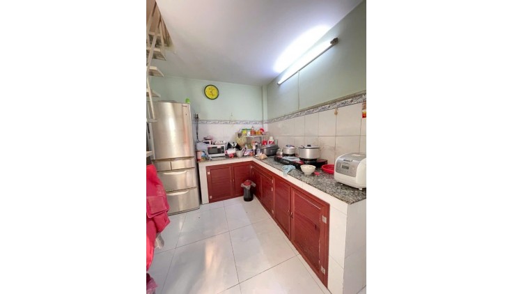 Bán nhà gần đường Phạm Văn Đồng, diện tích hơn 50m2, nở hậu, NHỈNH 4 TỶ