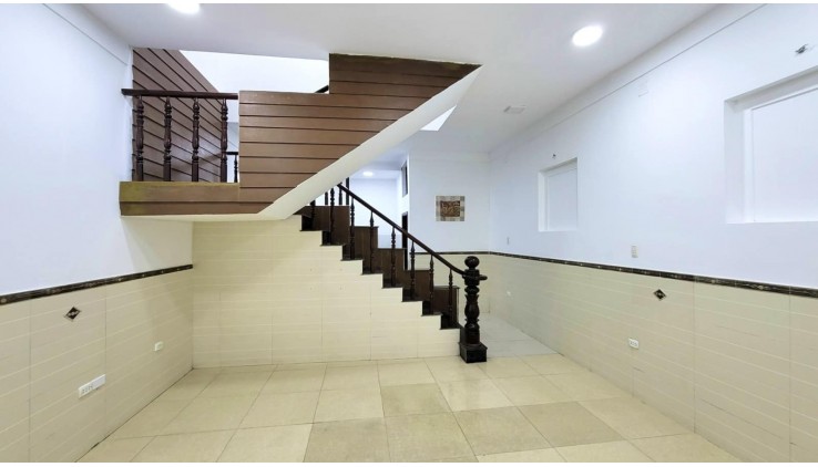 Nhà HXH ,gần Đại học Văn Hóa, Phước Long B, 139m2,4.5x30m, 2 tầng , 3 PN,Hoàn công