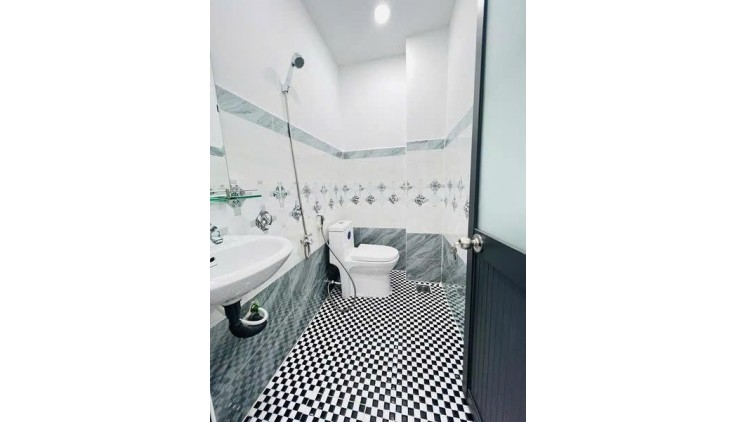 Nhà gần Ngã Tư Hàng Xanh, P.15 ,HXH,2 tầng,81m2,4.1x18,nở hậu
